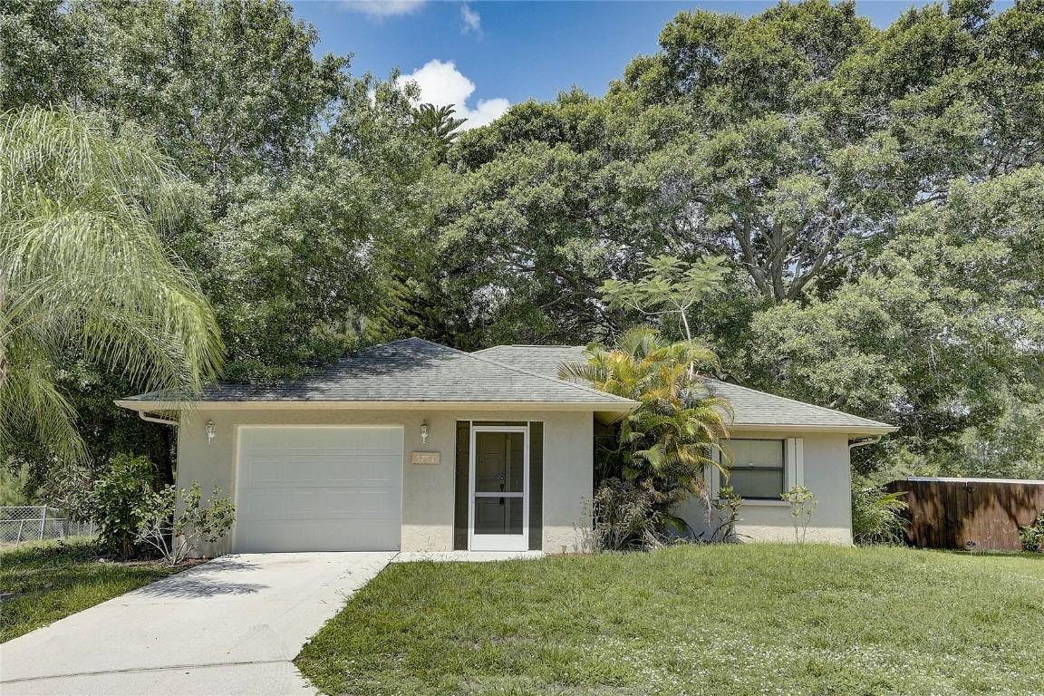 5754 W Deer Hollow Ln., Sarasota, FL 34232
