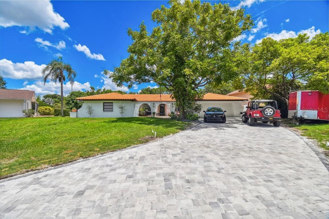 2101 River Ridge Dr., Sarasota, FL 34239