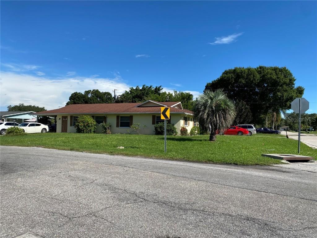 2405 49th Ave., Bradenton, FL 34207