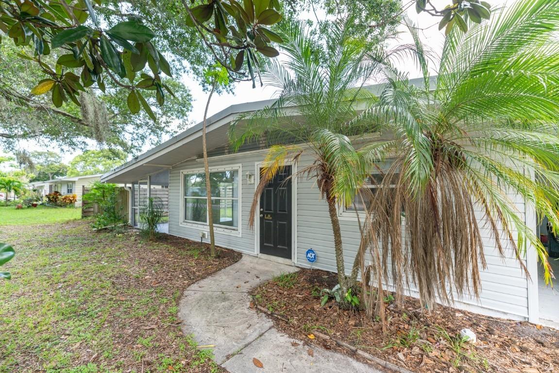 2957 Michigan St., Sarasota, FL 34237