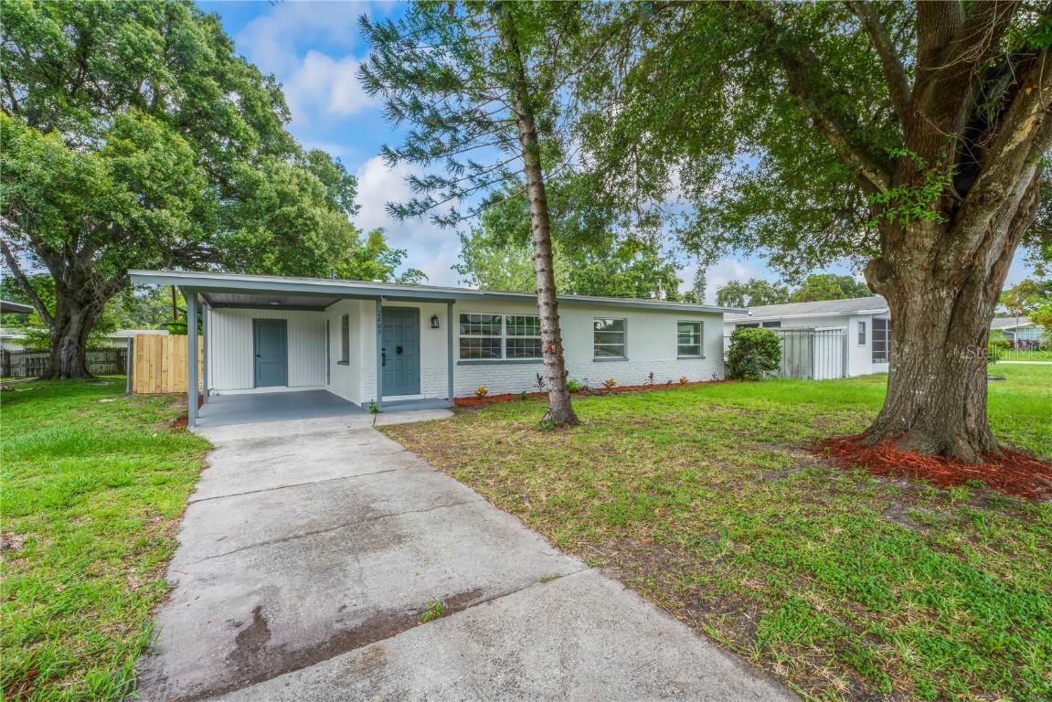 2405 48th Ave., Bradenton, FL 34207
