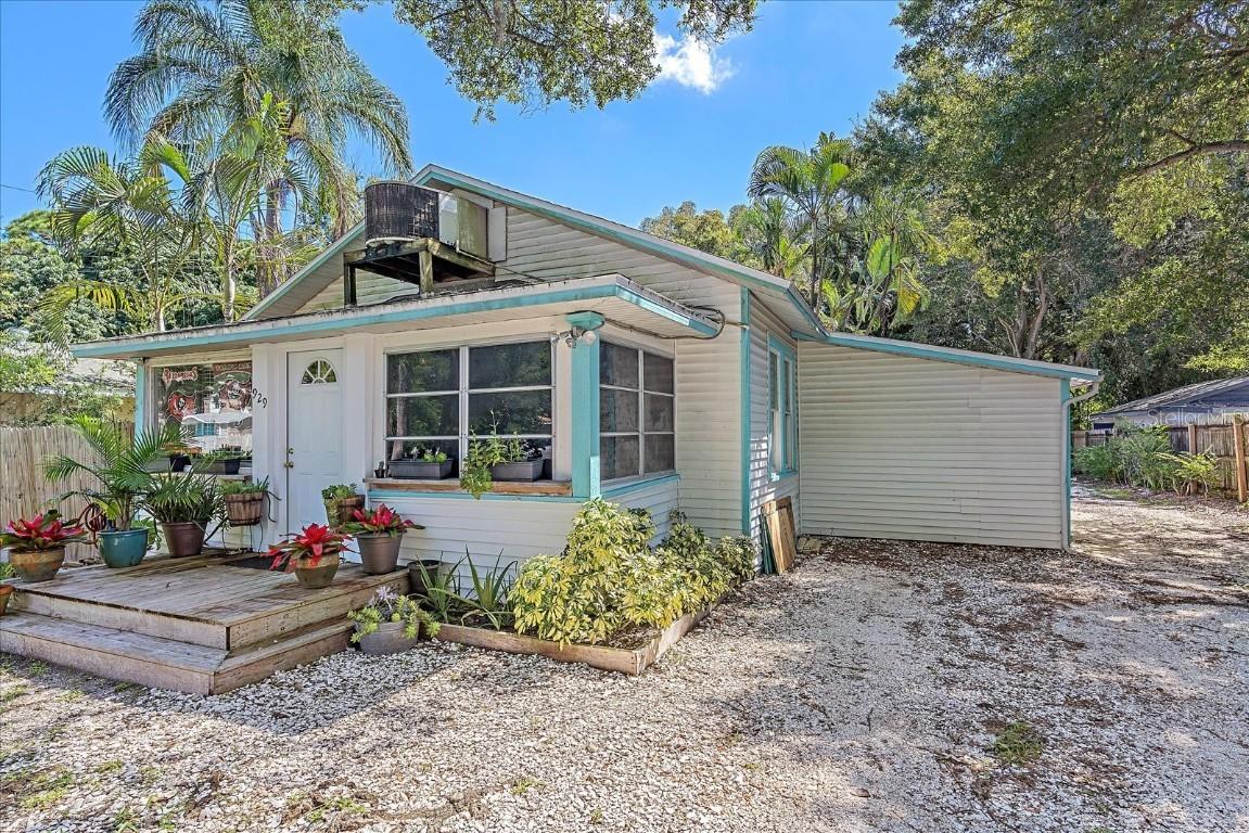 929 23rd St., Bradenton, FL 34205