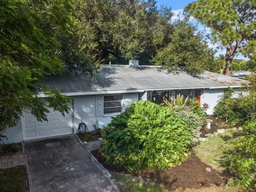 2537 Jefferson Cir., Sarasota, FL 34239