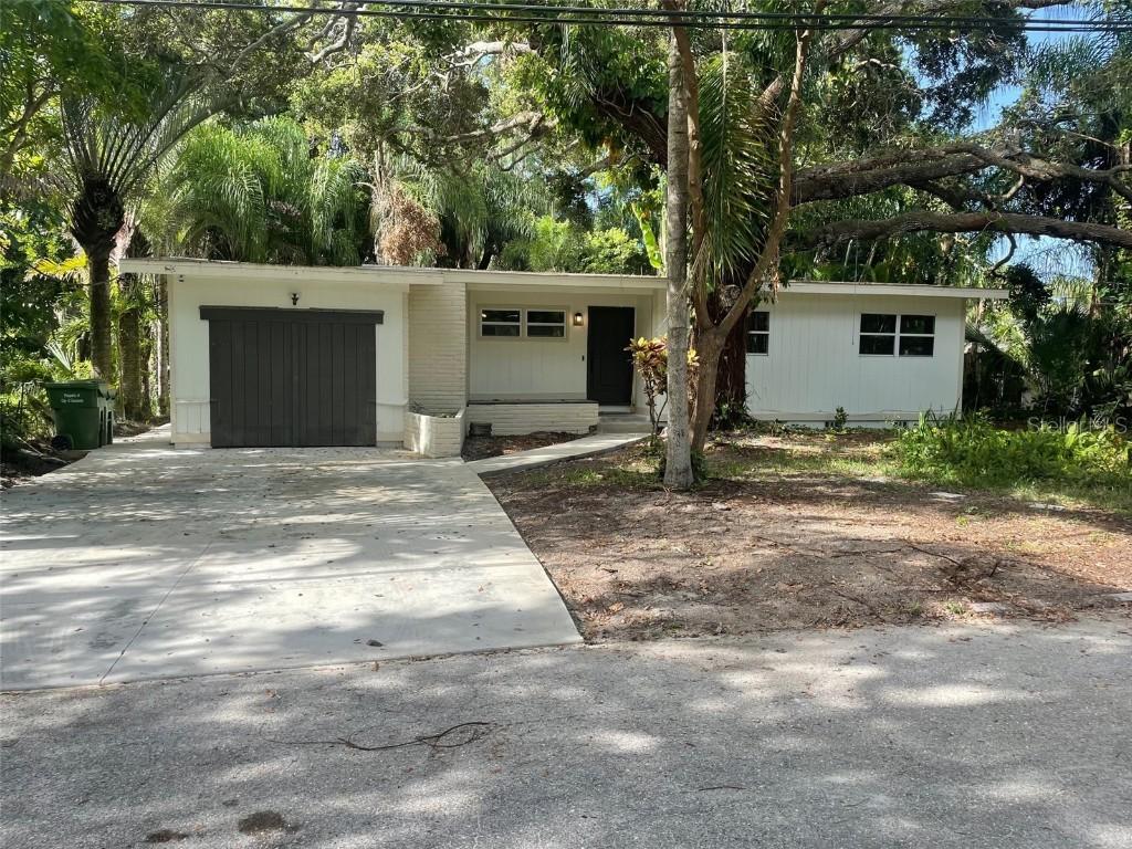 952 46th St., Sarasota, FL 34234