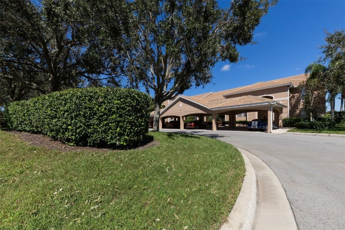 1011 Fairwaycove Ln. #104, Bradenton, FL 34212