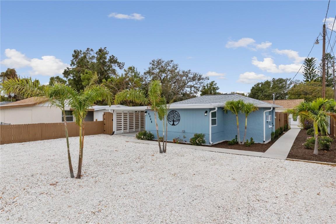 4444 17th St., Bradenton, FL 34207