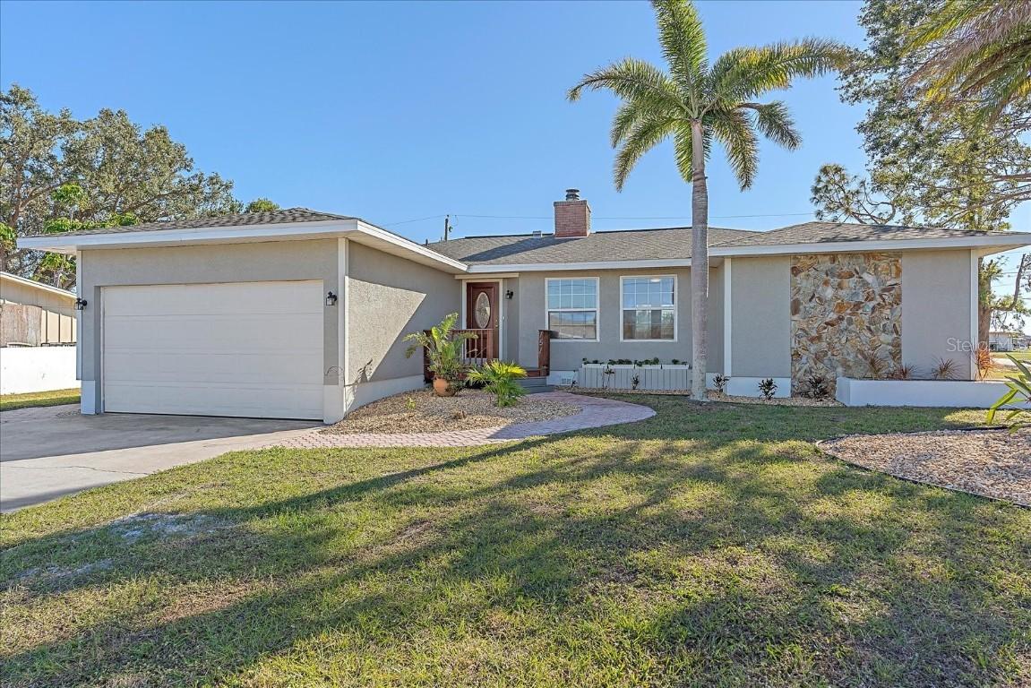 151 Easton Dr., Port Charlotte, FL 33952