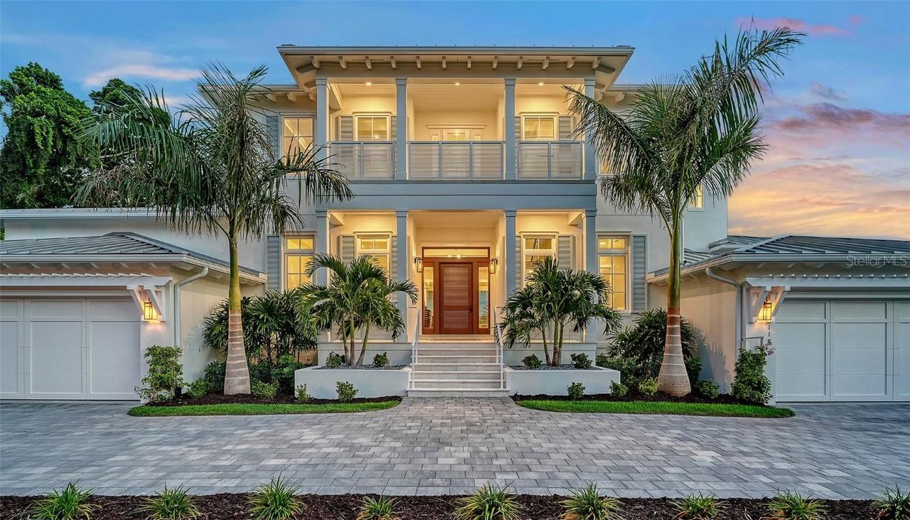 118 N Warbler Ln., Sarasota, FL 34236