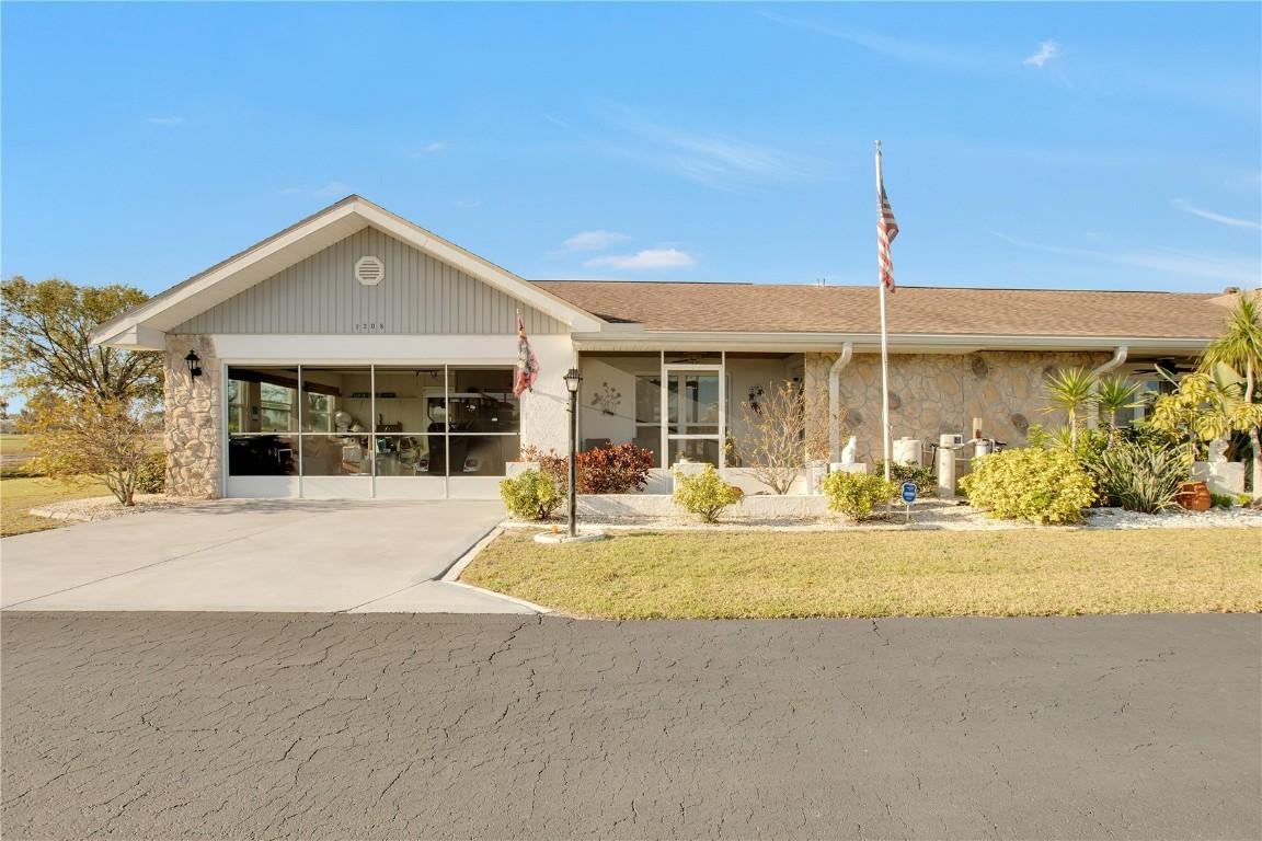 1208 Lakehouse Ct., Sun City Center, FL 33573