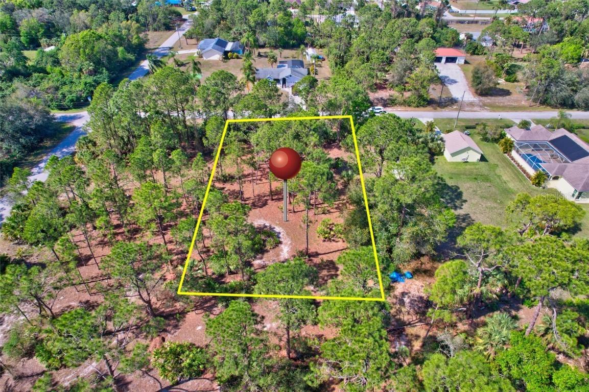 702 Mcarthur Ave., Lehigh Acres, FL 33936