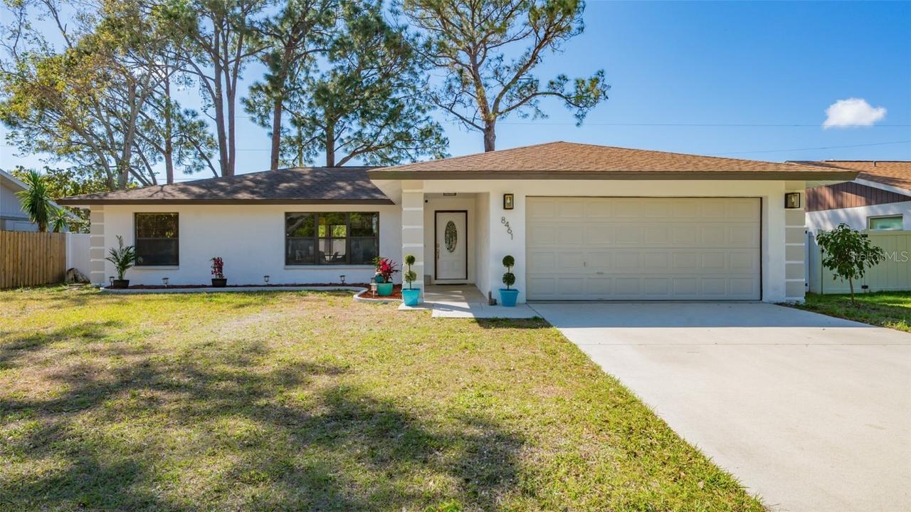 8461 Cypress Lake Cir., Sarasota, FL 34243