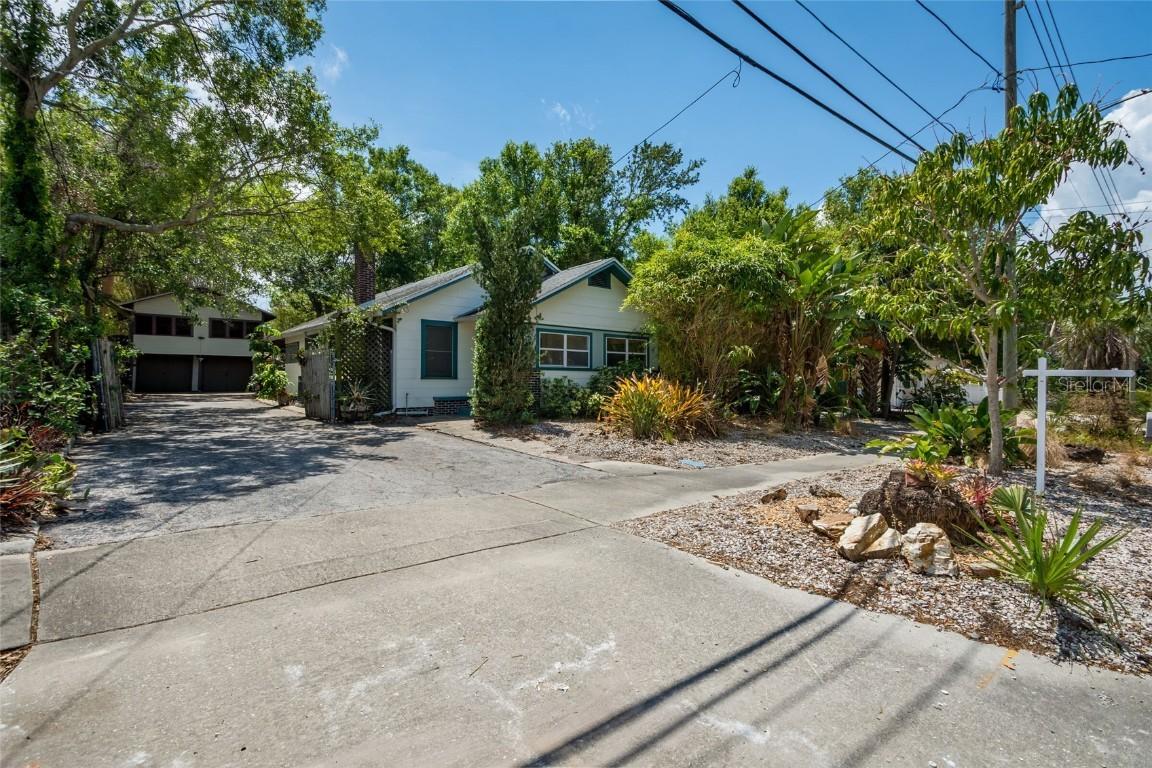 909 Druid Rd., Clearwater, FL 33756