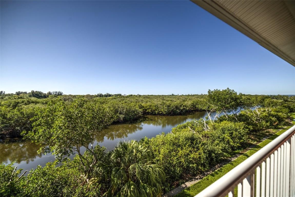 3206 Mangrove Point Dr., Ruskin, FL 33570