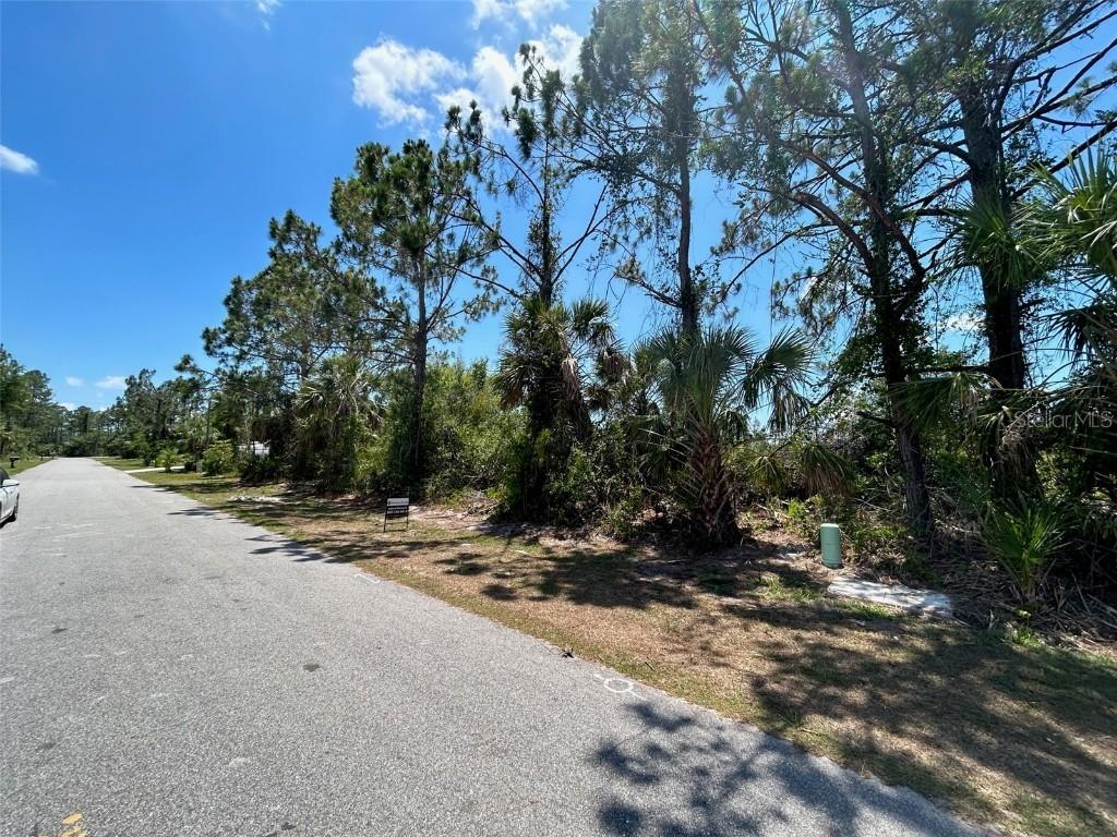 Log Ln., North Port, FL 34286
