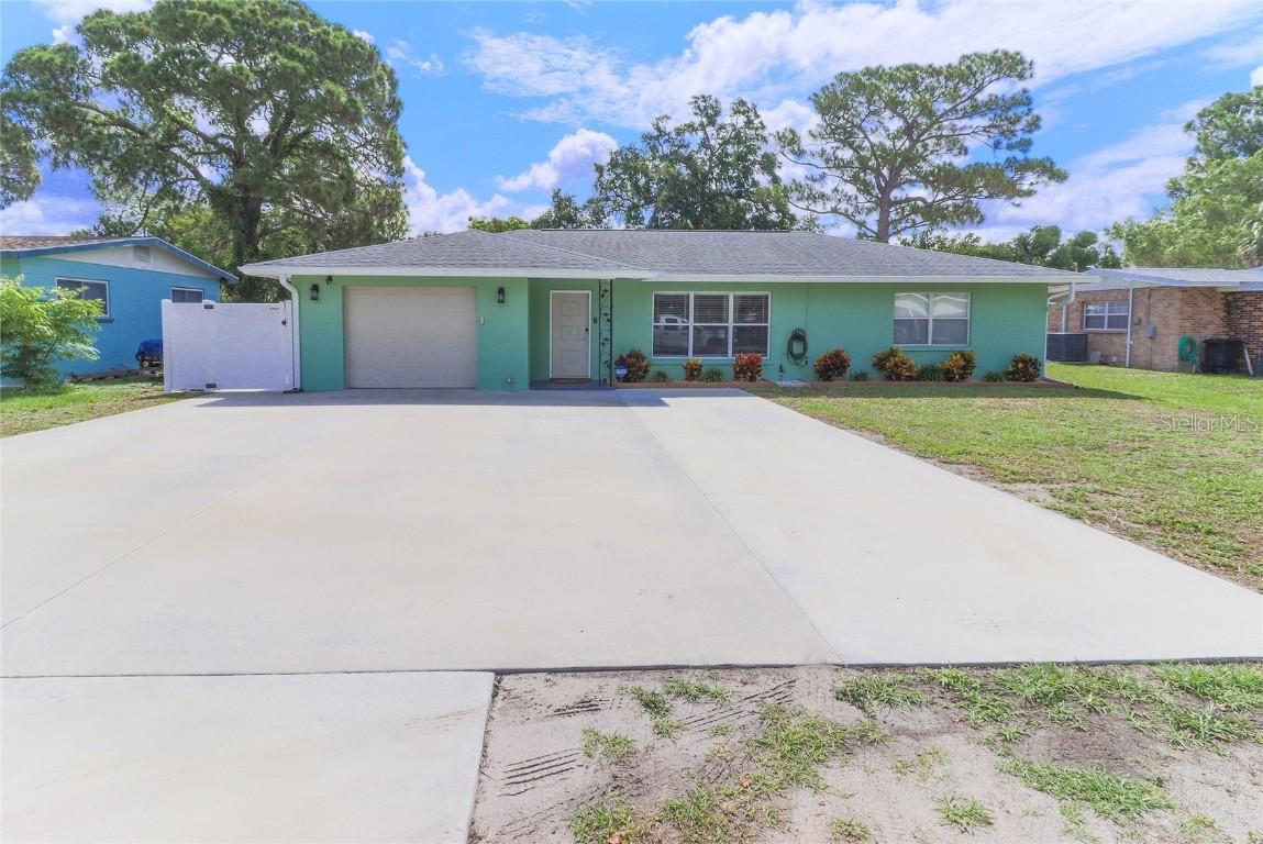 2711 24th St., Bradenton, FL 34205