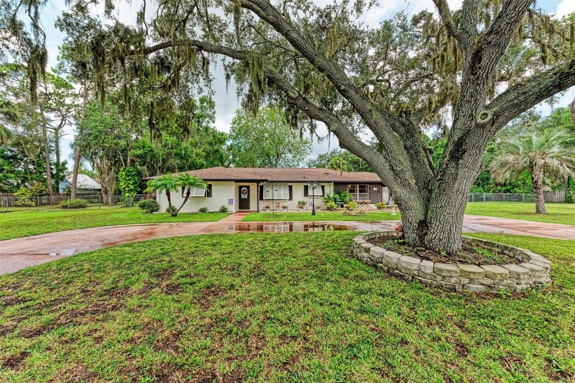 5120 33rd St., Bradenton, FL 34203