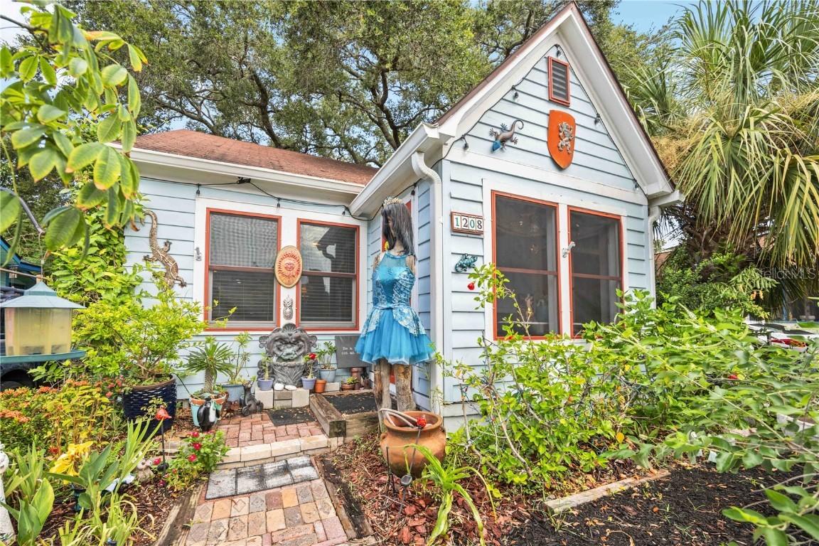 1208 12th St., Bradenton, FL 34205