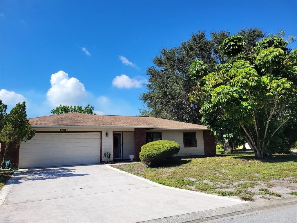 6621 27th Avenue Dr., Bradenton, FL 34209