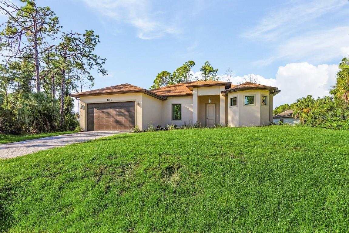 1365 Woodcrest Ln., North Port, FL 34286