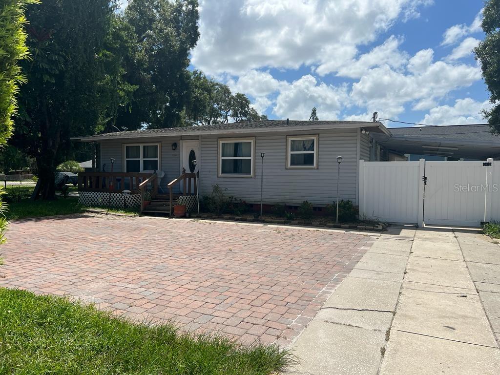 2418 7th Ave., Bradenton, FL 34208