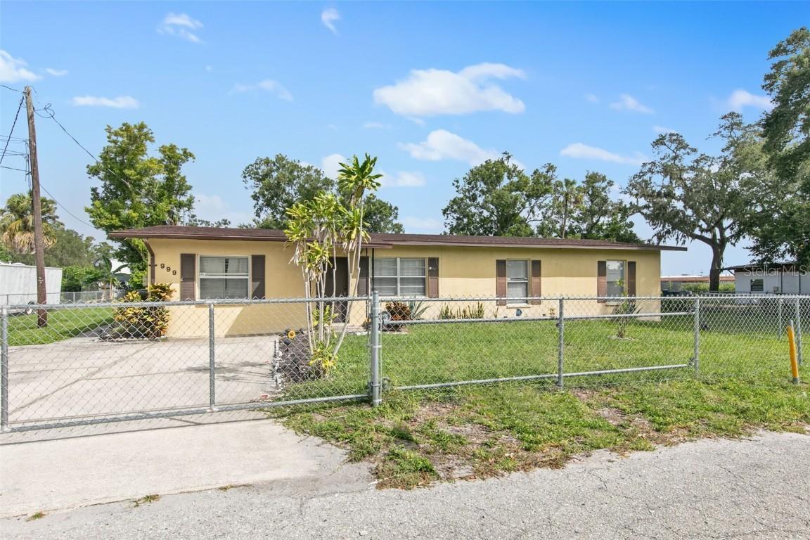 999 28th Avenue Dr., Bradenton, FL 34208
