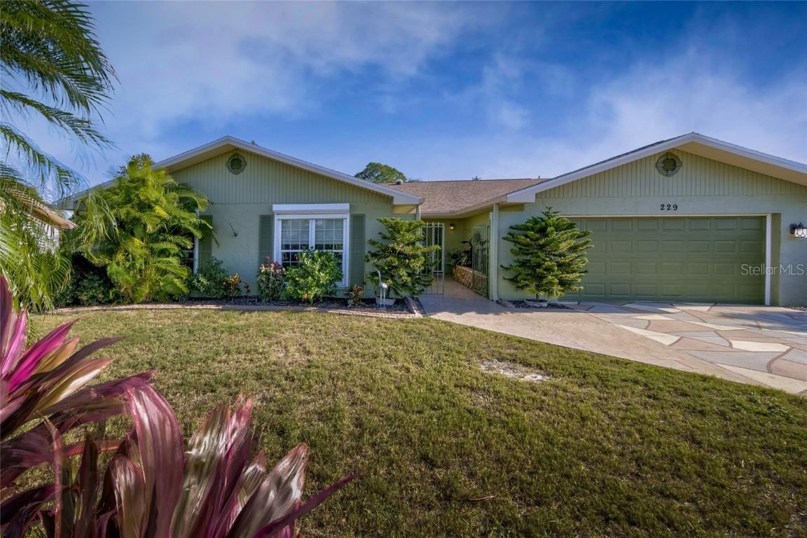 229 Amesbury Cir., Sun City Center, FL 33573