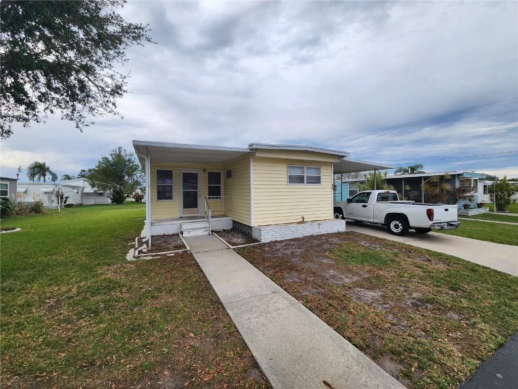 230 Freeport Dr., Sarasota, FL 34233