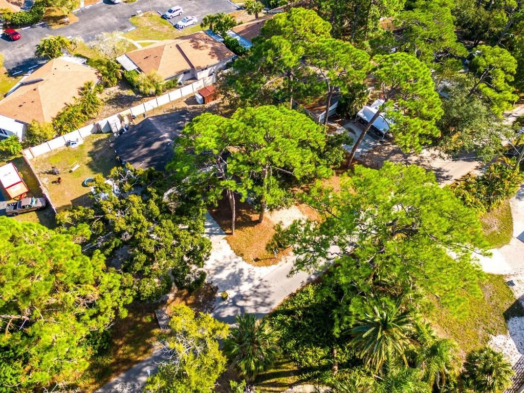 690/692 N Shade Ave., Sarasota, FL 34237
