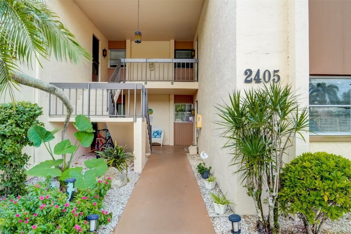 2405 Clubhouse Cir. #204, Sarasota, FL 34232