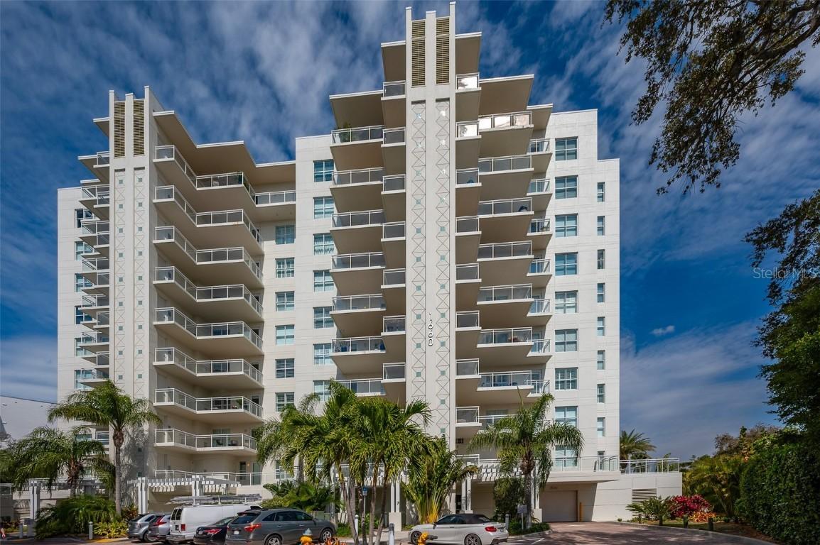 1660 Summerhouse Ln. #102, Sarasota, FL 34242