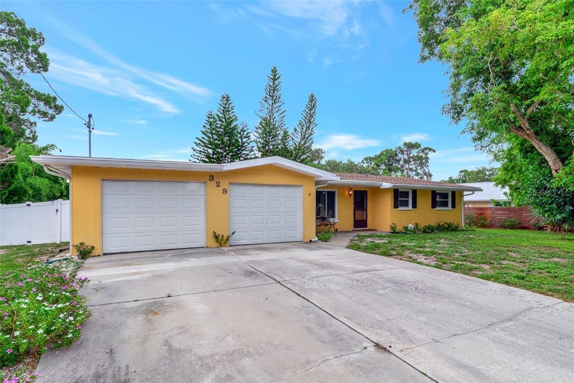 329 Bay Vista Ave., Osprey, FL 34229