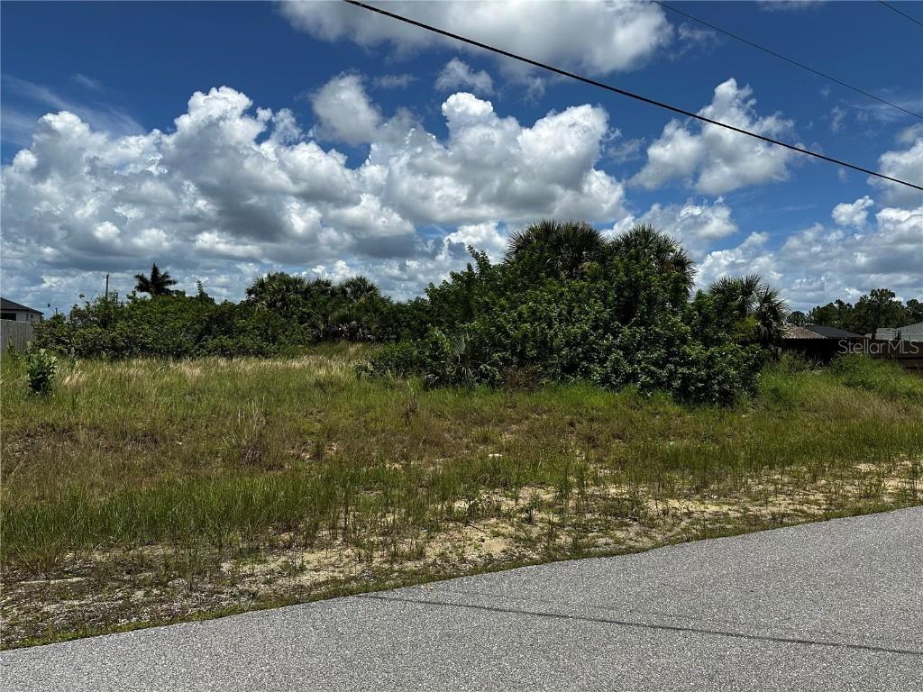 2204 Christopher Ave., Lehigh Acres, FL 33971