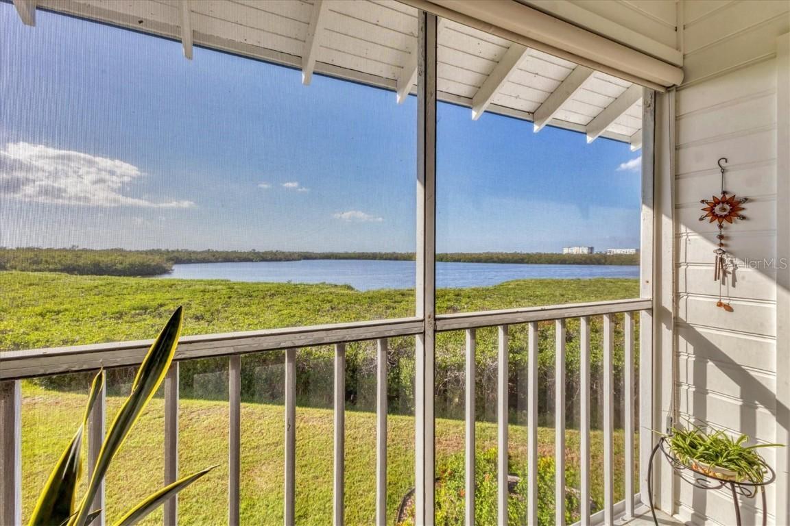 946 Sandpiper Cir., Bradenton, FL 34209