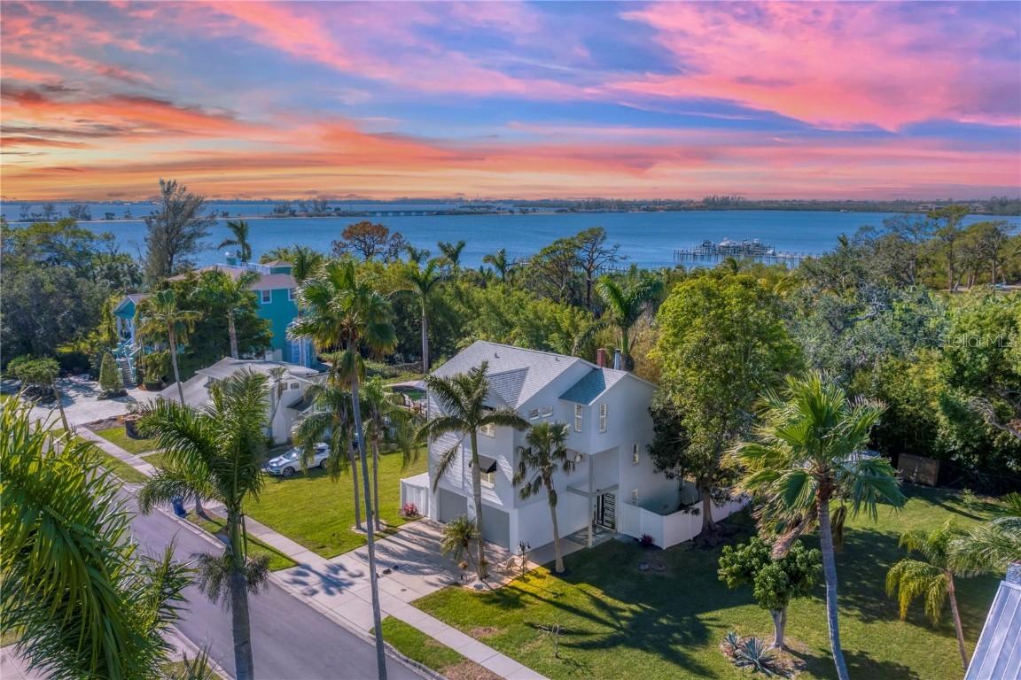 602 84th St., Bradenton, FL 34209