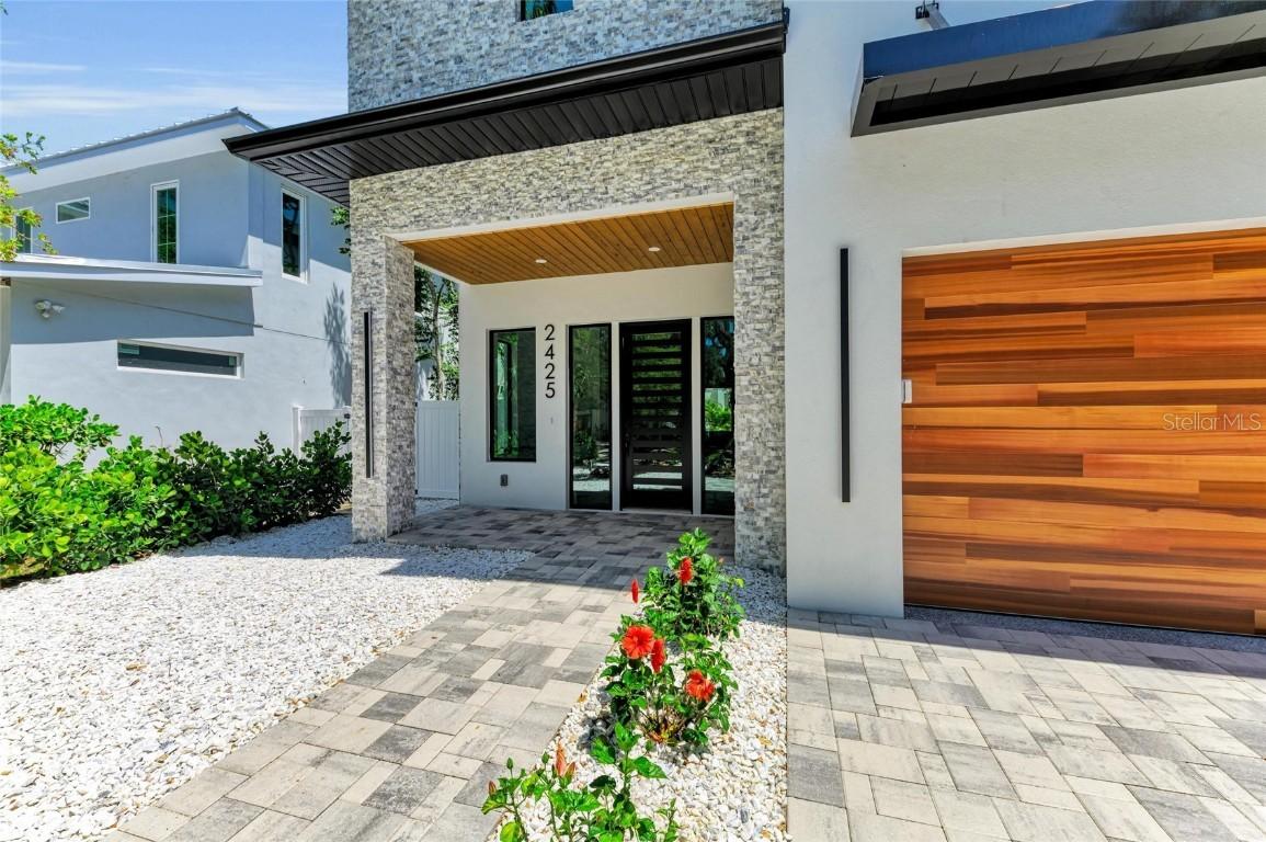 2425 Floyd St., Sarasota, FL 34239