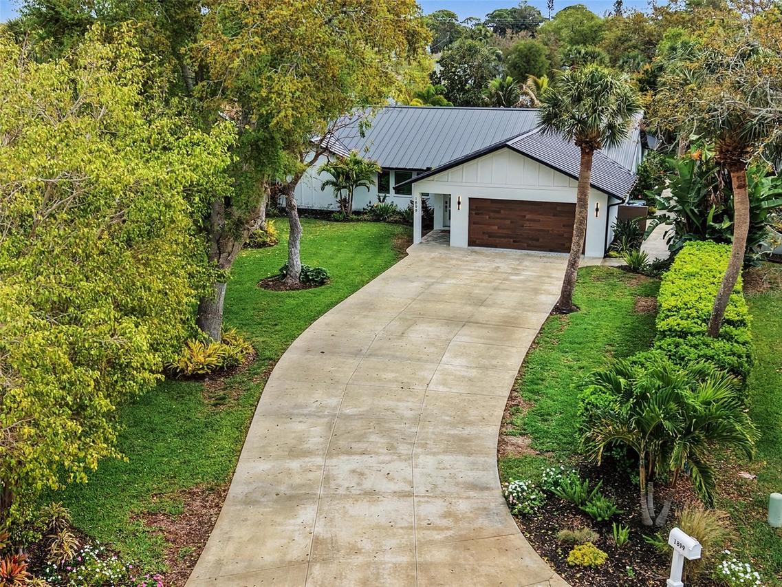 1899 Buccaneer Cir., Sarasota, FL 34231