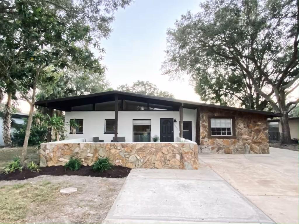 2820 Novus St., Sarasota, FL 34237