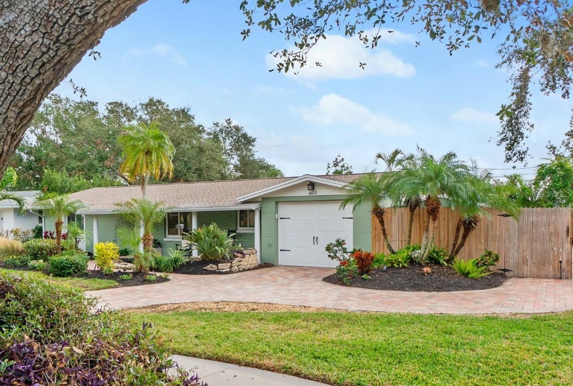 6623 Glades Way, Sarasota, FL 34231