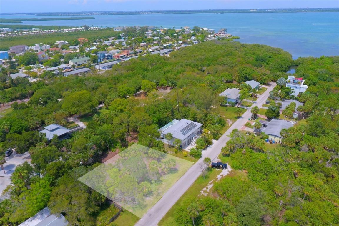 561 Gulf Bay Rd., Longboat Key, FL 34228