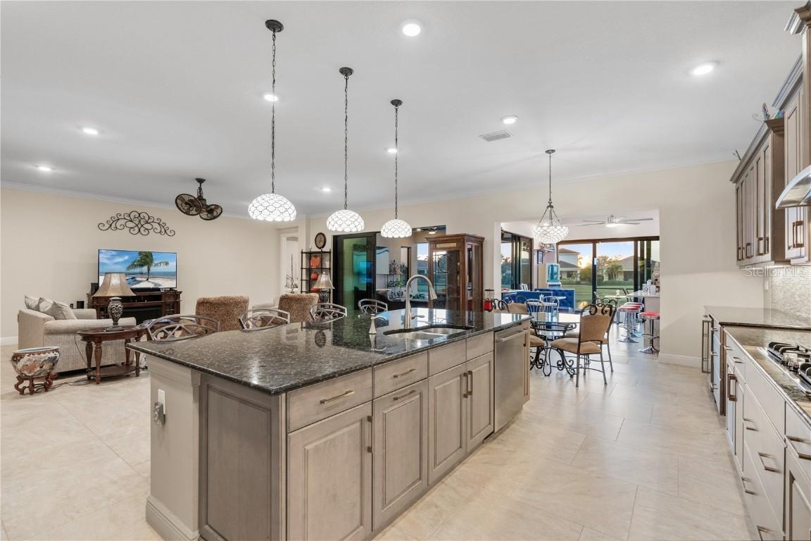5050 Surfside Cir., Lakewood Ranch, FL 34211
