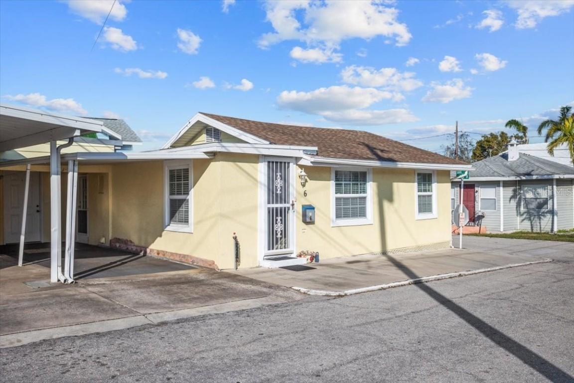 6 Seminole Dr., Bradenton, FL 34208