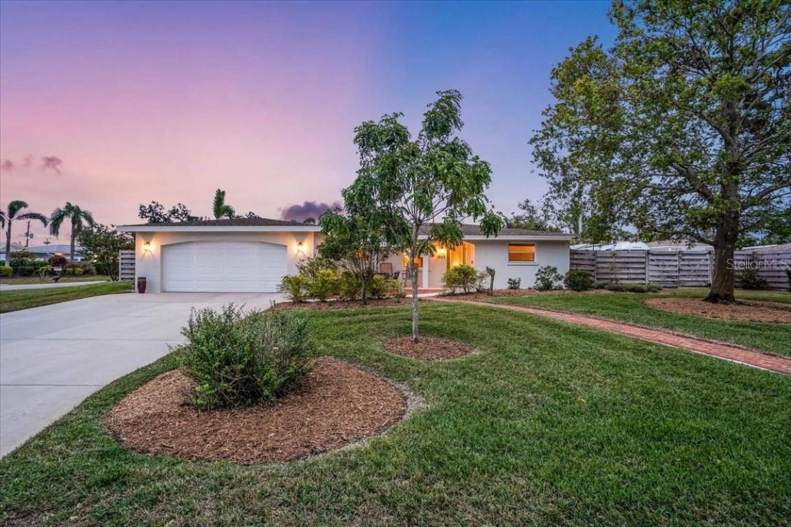 1854 Cockleshell Dr., Sarasota, FL 34231
