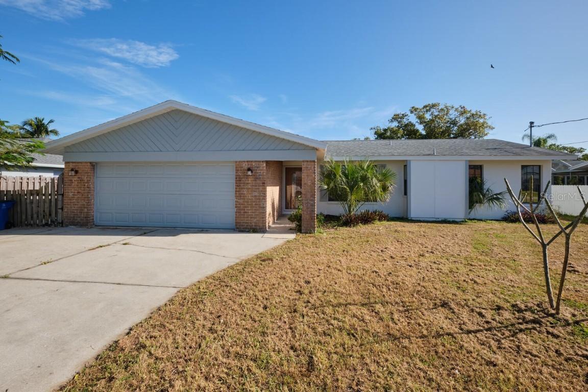 1374 Harbor View Dr., North Fort Myers, FL 33917
