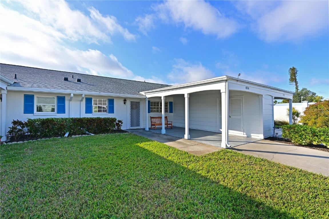 9514 Colonial Dr., Bradenton, FL 34210
