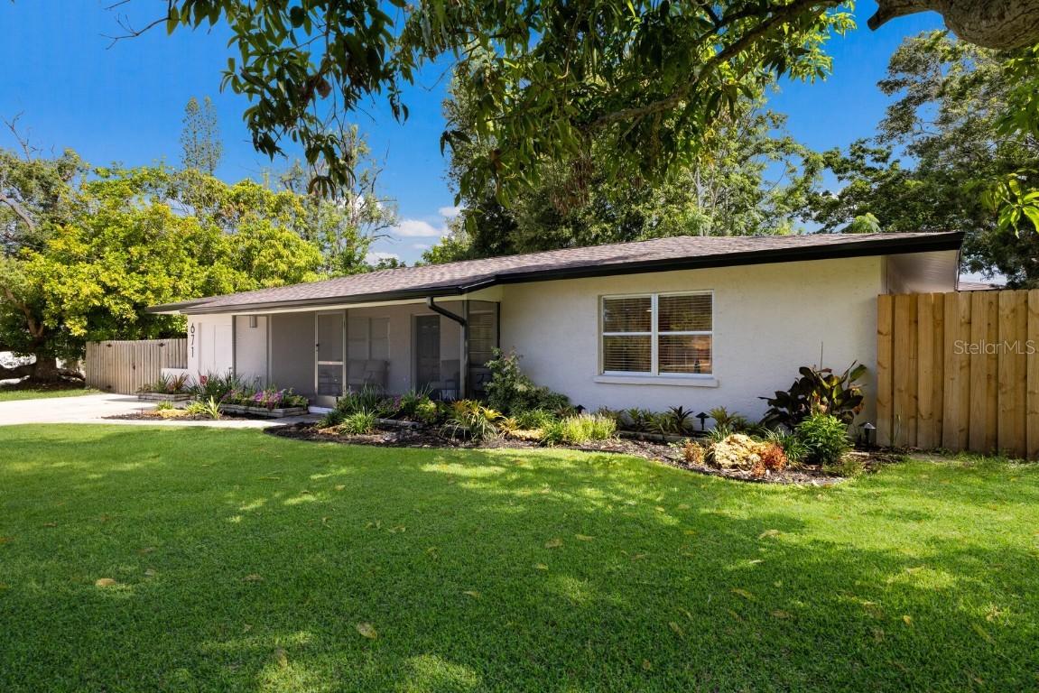 671 47th St., Sarasota, FL 34234