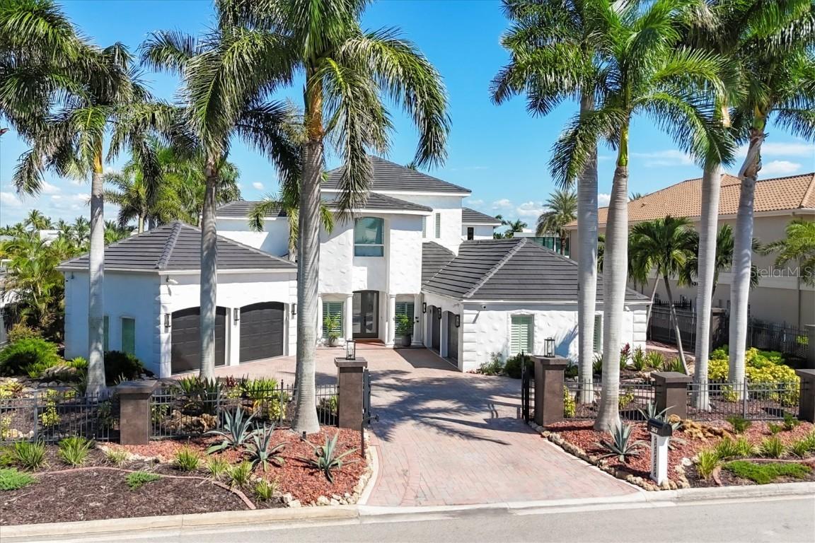 367 W Royal Flamingo Dr., Sarasota, FL 34236