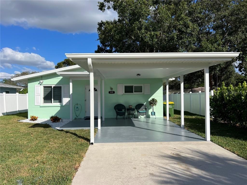 935 Rhodes Ave., Sarasota, FL 34237