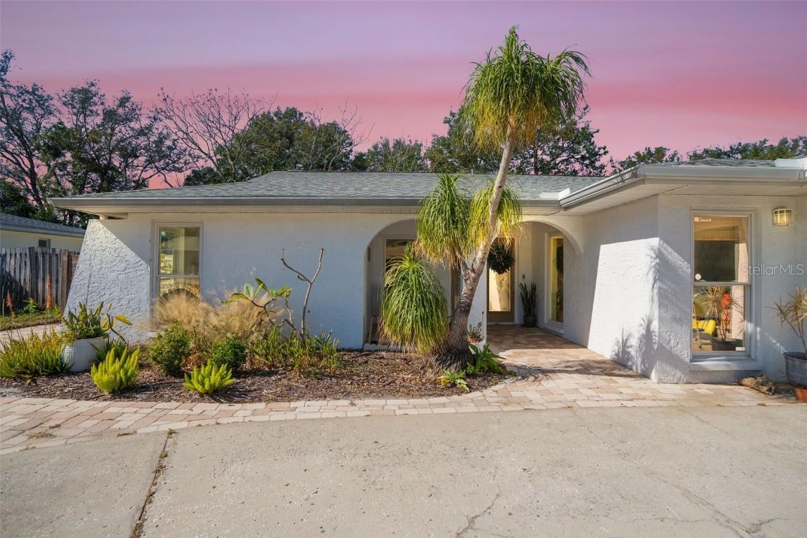 565 Sandy Hook Rd., Palm Harbor, FL 34683
