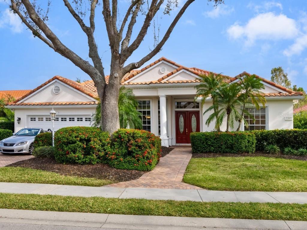 7207 Saint Johns Way, University Park, FL 34201