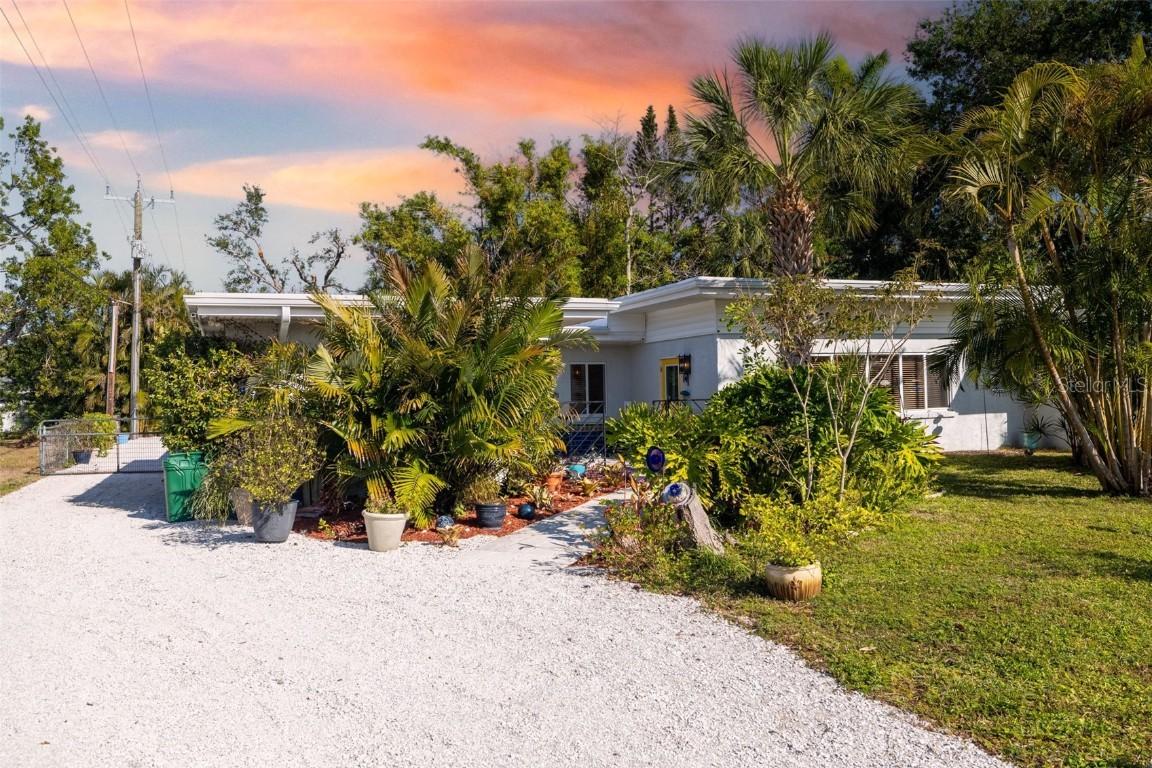 327 Hernando Ave., Sarasota, FL 34243